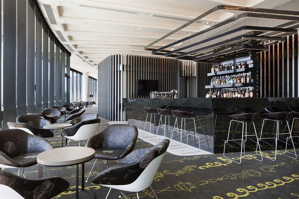 Crown Metropol Melbourne Hotel Exterior foto The lounge at the airport